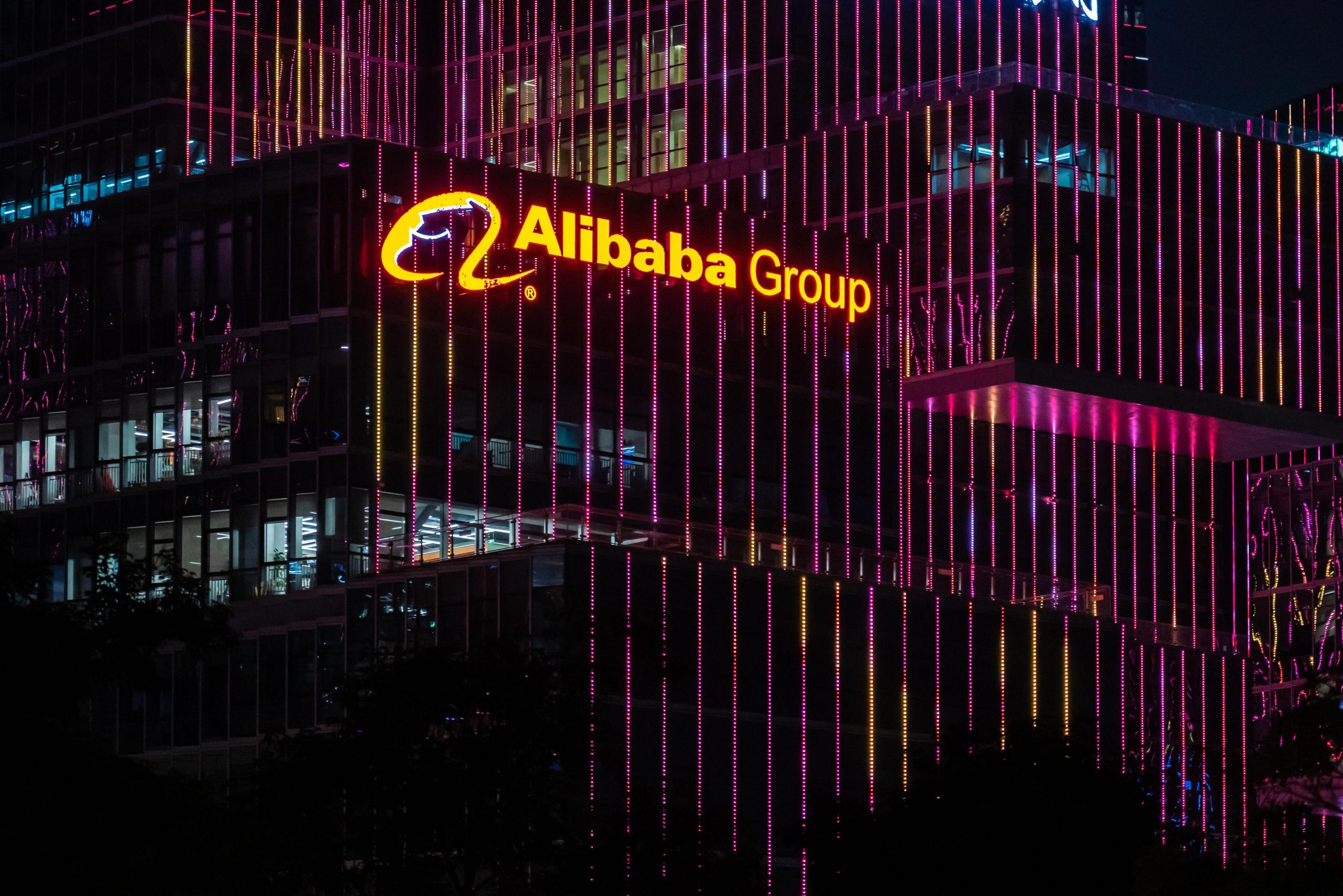 Alibaba акциялари нархи Гонконг фонд биржасида рекорд даражада тушиб кетди