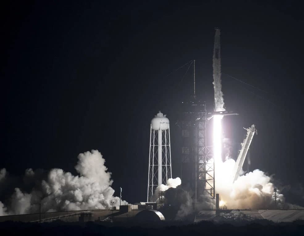 SpaceX NASA’нинг 4 нафар астронавтини Халқаро космик станцияга юборди