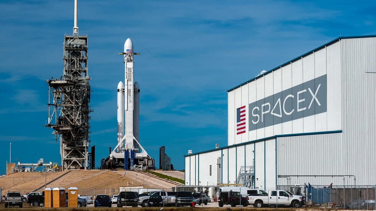 Илон Маскнинг SpaceX компанияси 2022 йил рекорд даражада кўп ракета учиради