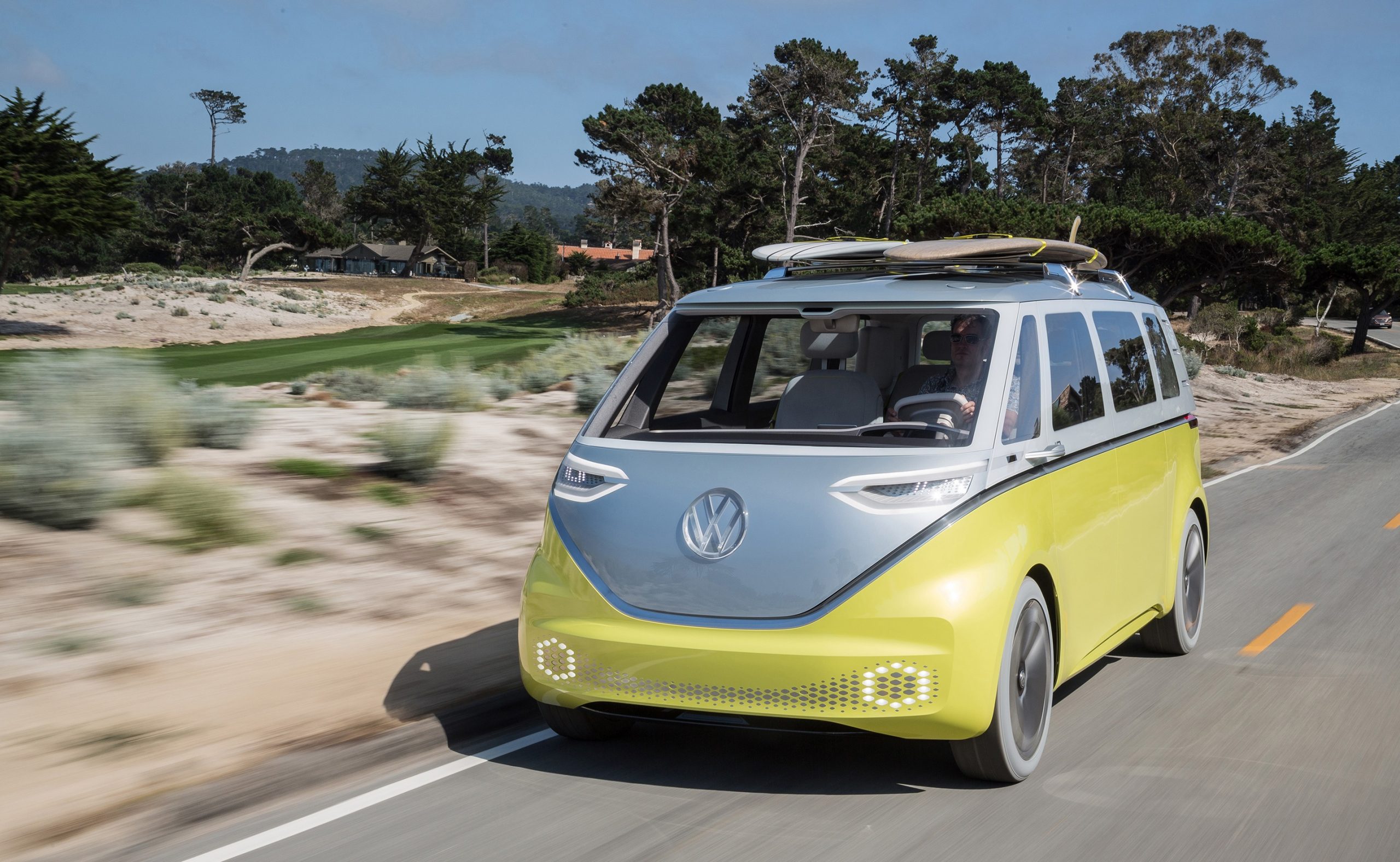 Volkswagen Kombi микроавтобусининг замонавий версиясини тақдим қилди