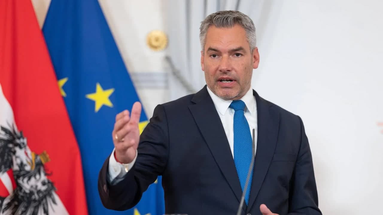 Австрия канцлери Европада газ нархининг ошишига Украинадаги инқироз сабаб эканини айтди