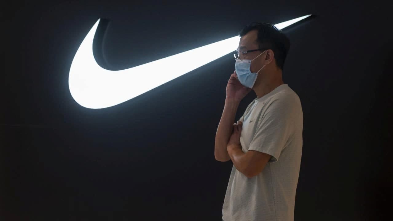 Nike эмланмаган ходимларни ишдан бўшатишни бошлайди