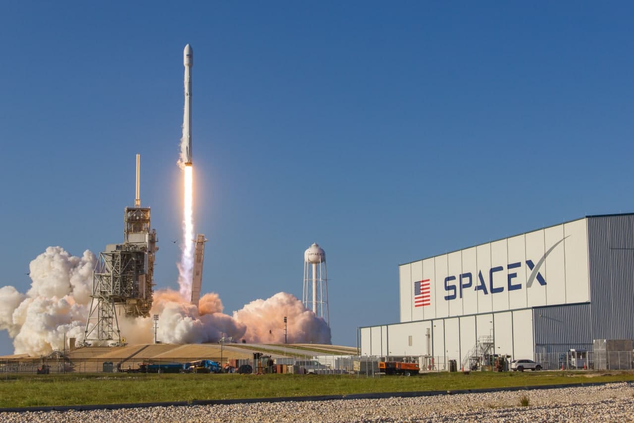 SpaceX яна 49 та сунъий йўлдошни орбитага олиб чиқди