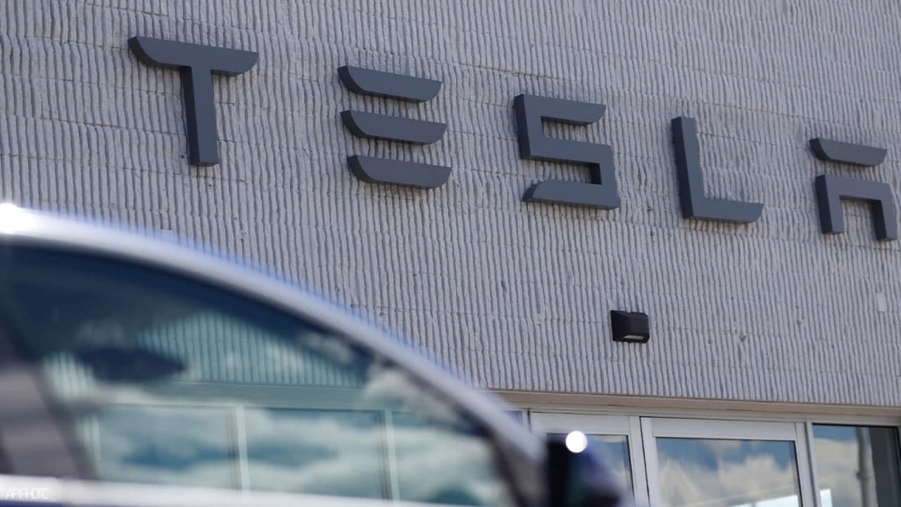 Tesla яна ярим миллиондан ортиқ электромобилни «чақириб олади»
