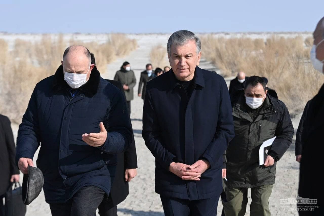 «Бу ишларни илмий асосланган тарзда давом эттирамиз» — Президент қуриган Орол тубида «яшил қоплама» яратиш ҳақида