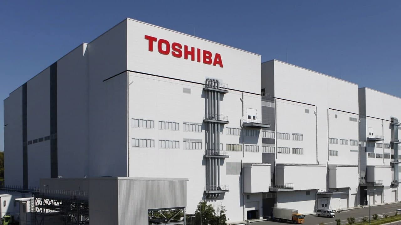 Toshiba 2 та компанияга бўлинади