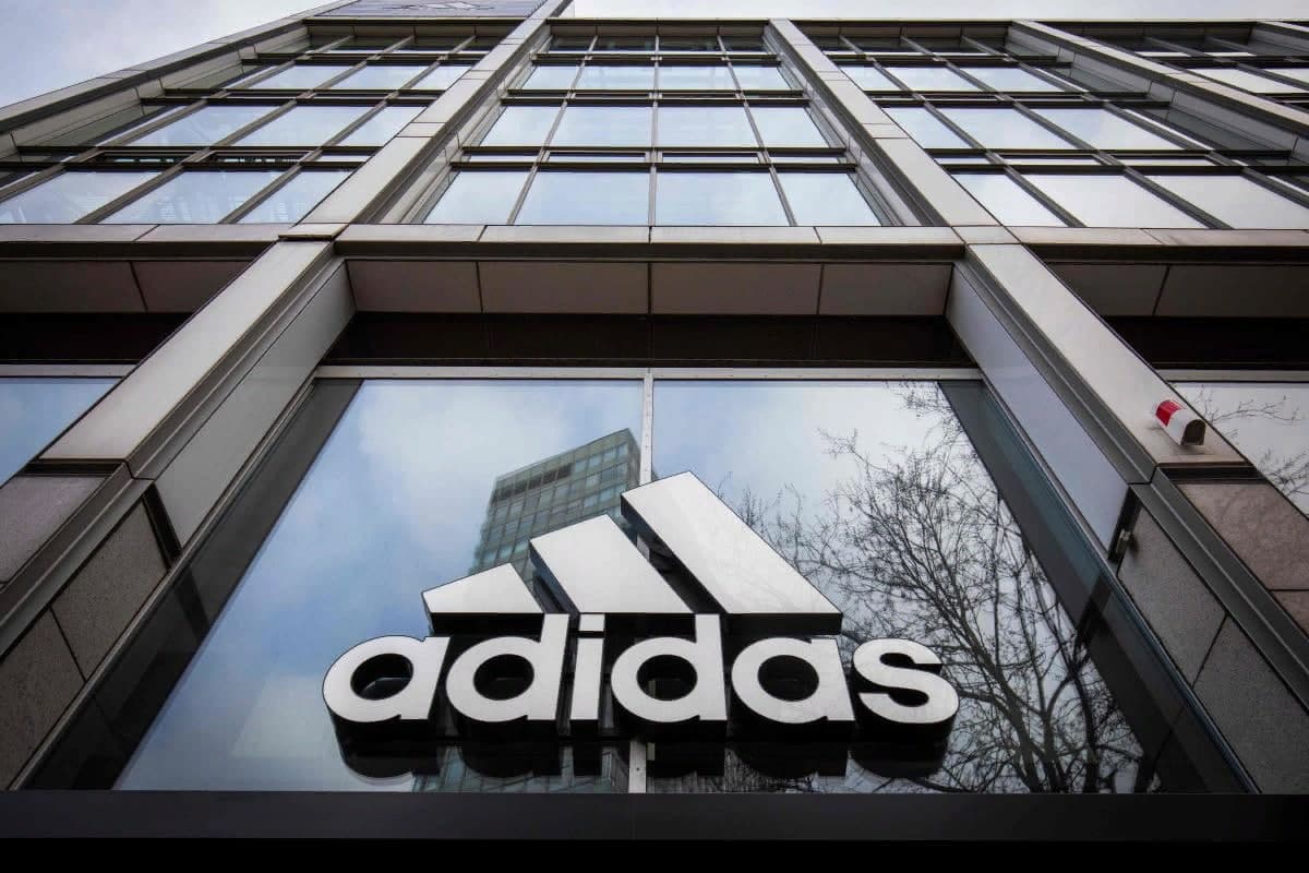 Adidas Россия футбол иттифоқи билан шартномани музлатиб қўйди