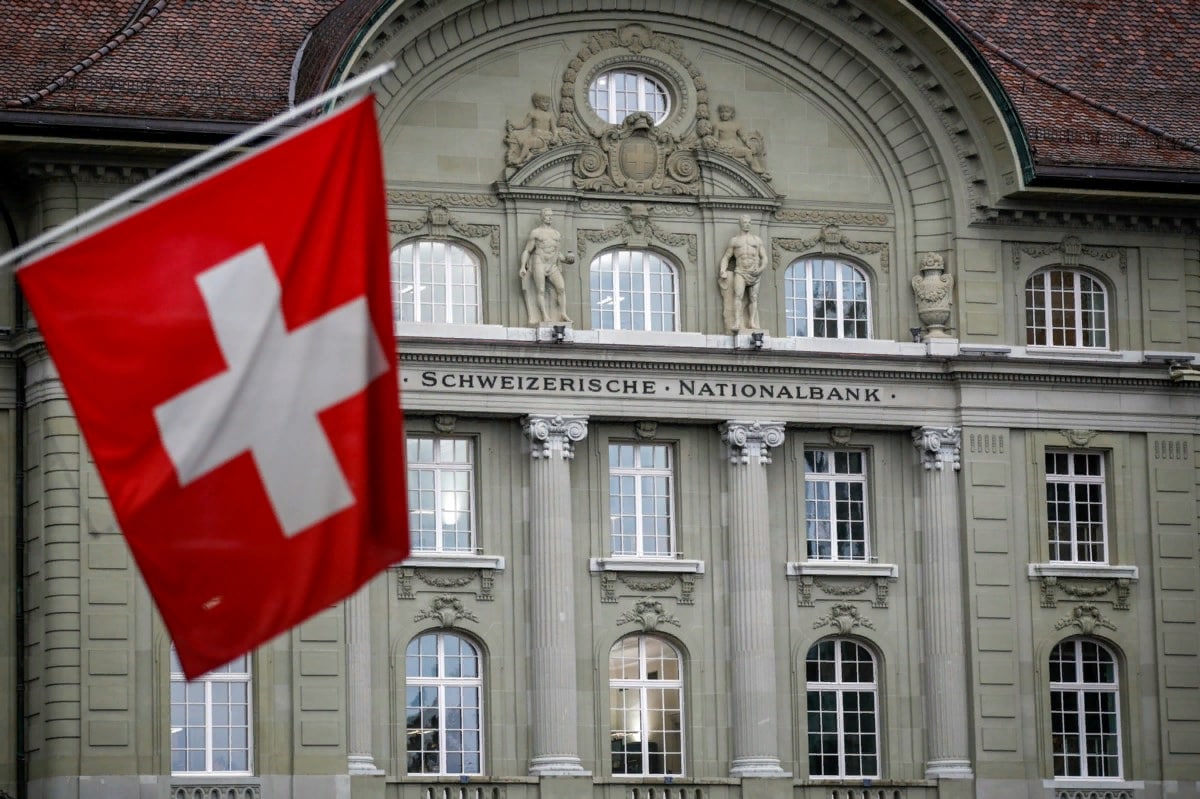 Швейцария санкцияларга учраган россияликларнинг 6 млрд долларлик активларини музлатиб қўйди