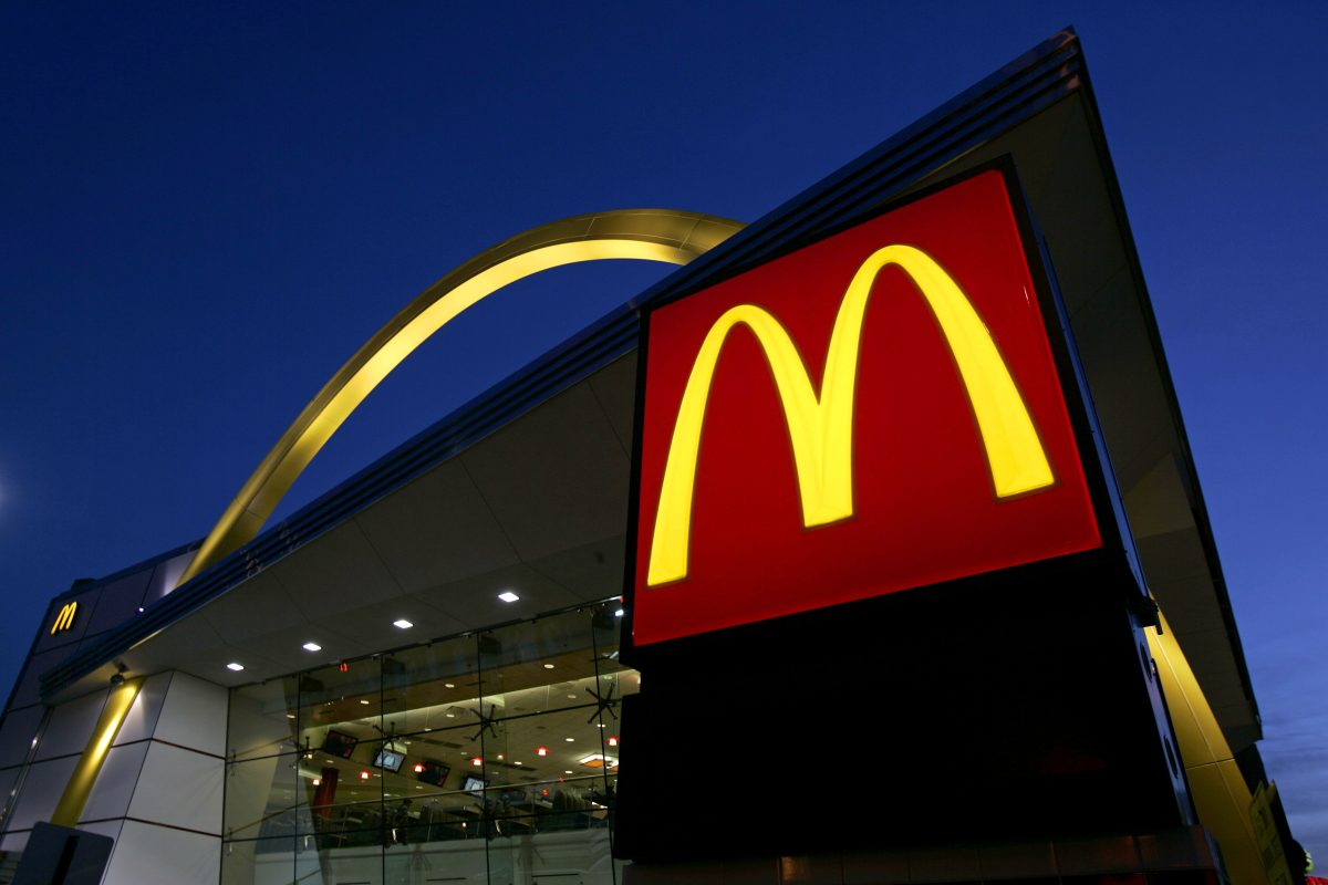 McDonald’s фойдаси Россия ва Украинадаги ресторанларни ёпганидан сўнг қанчага камайди?