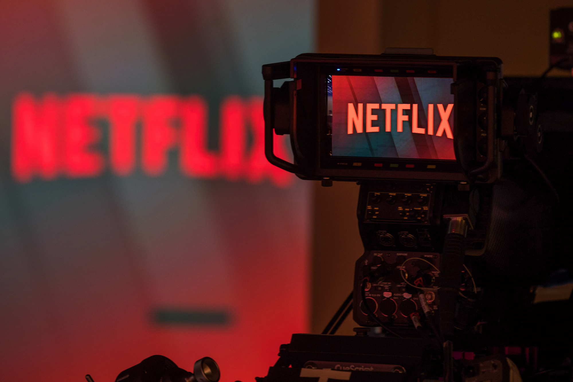 Инвесторлар Netflix устидан судга ариза берди