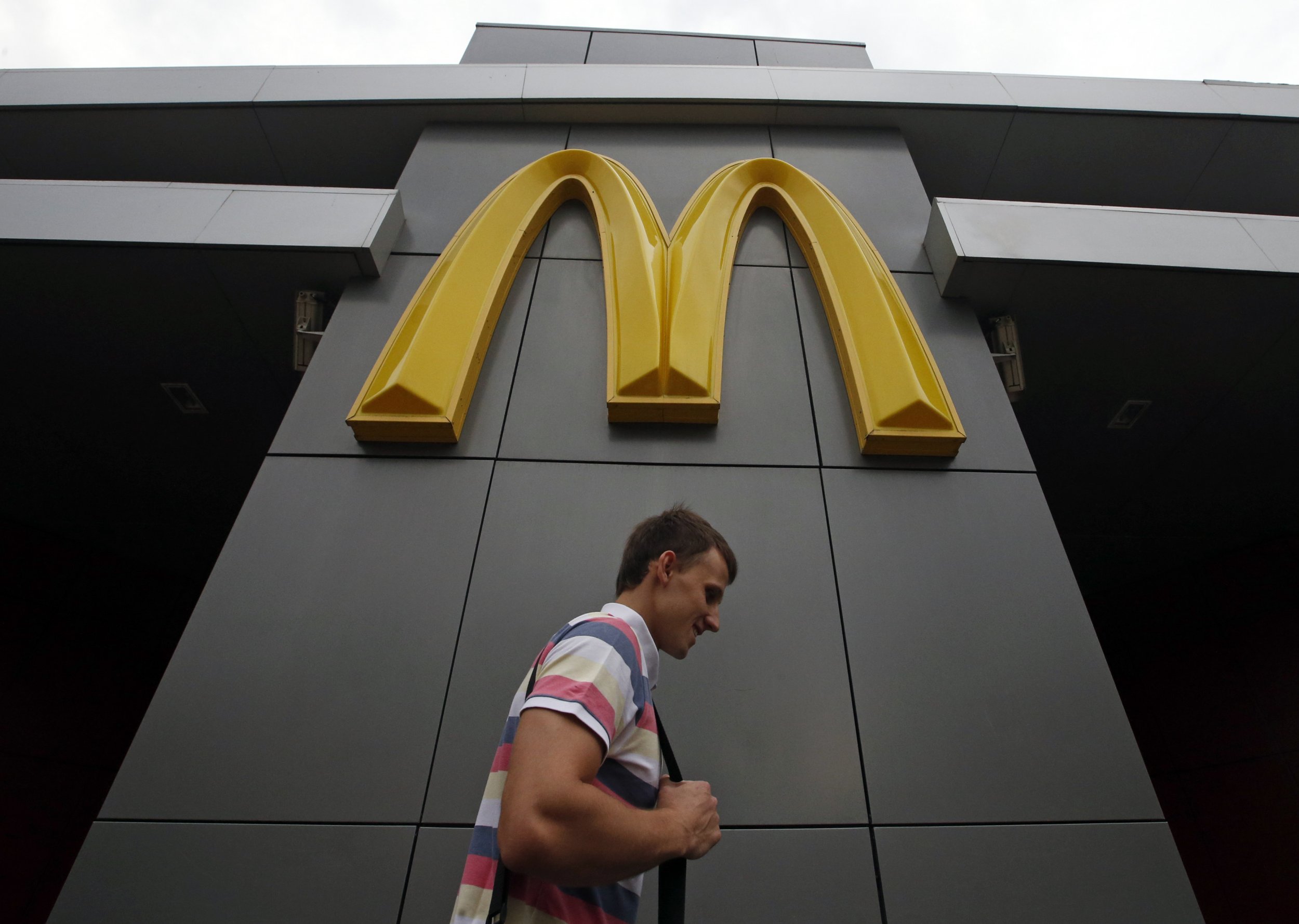 McDonald’s Россиядаги бизнесини сотиши ва мамлакат бозорини тарк этишини эълон қилди