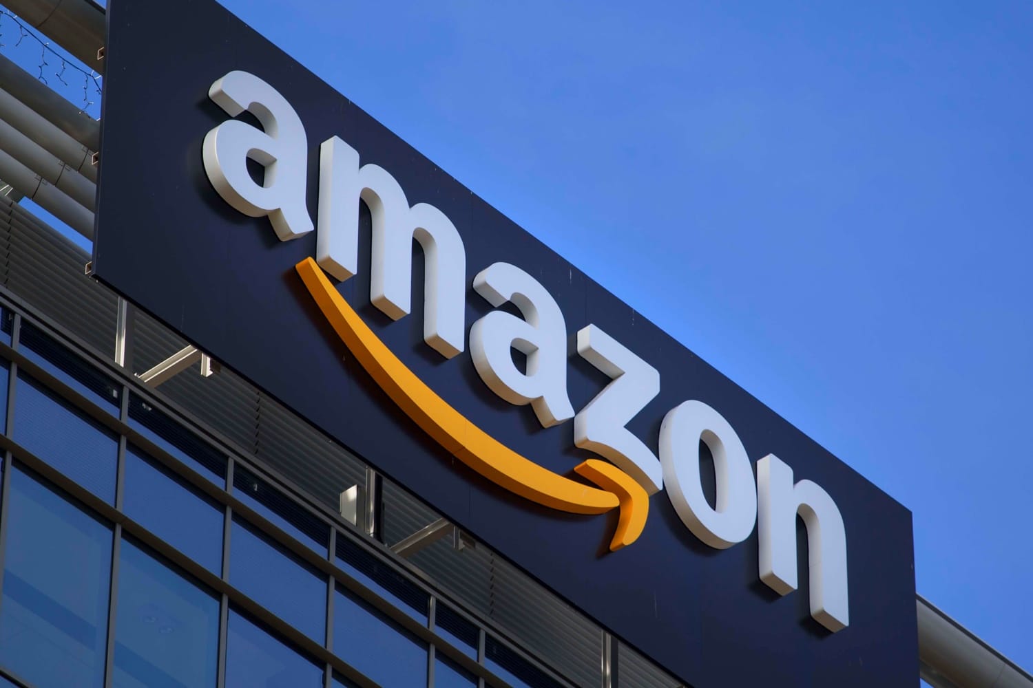 Amazon 10 минг нафар ходимини ишдан бўшатади