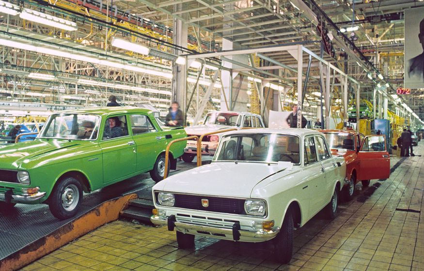 Россия автосаноати Tracker ва Onix’га эмас, «Москвич» ва «Волга»ларга ўтади