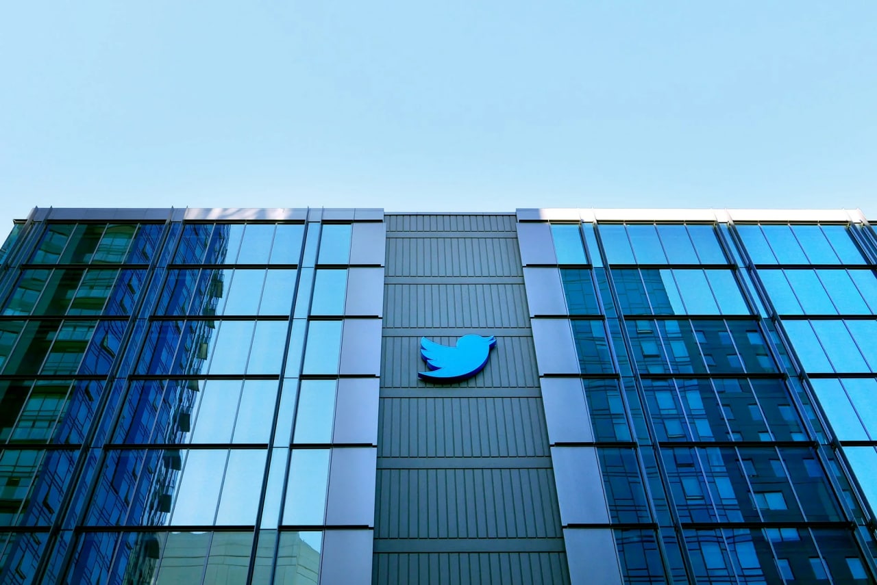 Twitter компанияси офисларини вақтинчалик ёпди