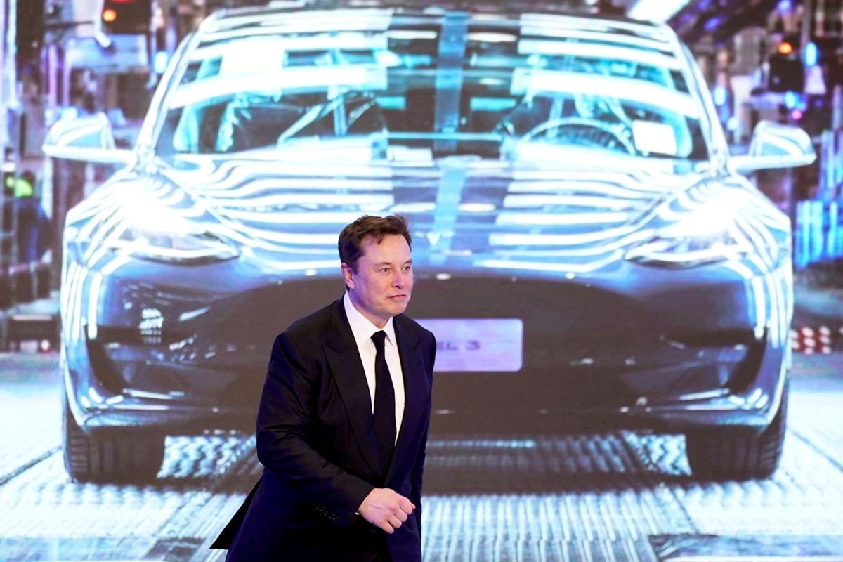 Илон Маск икки йил ичида Tesla акцияларини сотмаслигини маълум қилди