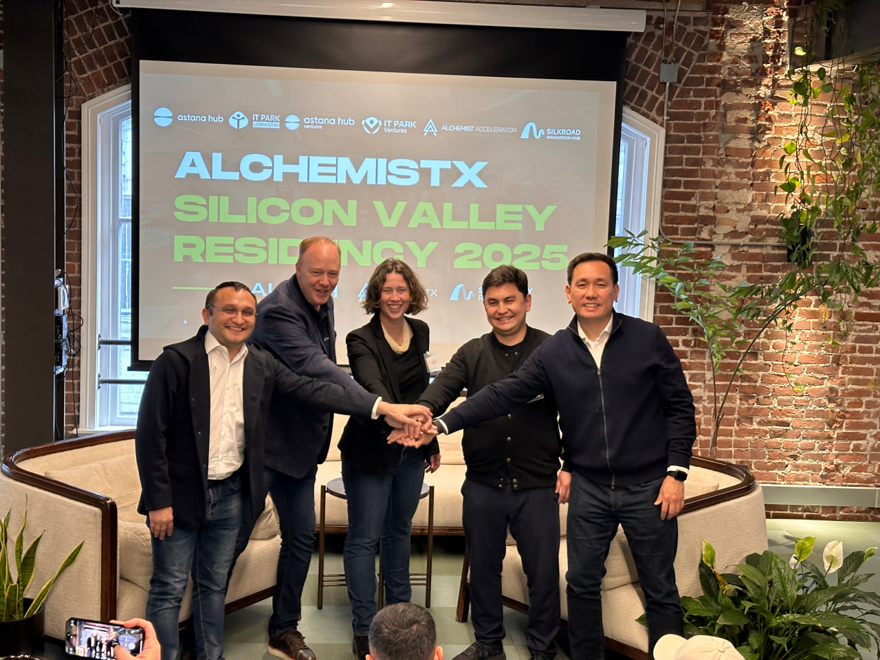Силикон водийси чақирмоқда: AlchemistX ва Silicon Valley Residency 2025’га қабул бошланди