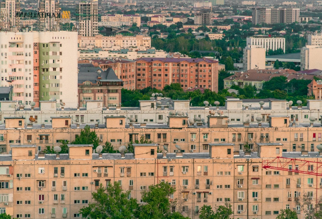 Ўзбекистонда биринчи марта иш ҳақлари кўчмас мулк нархларидан тезроқ ўсди — Марказий банк