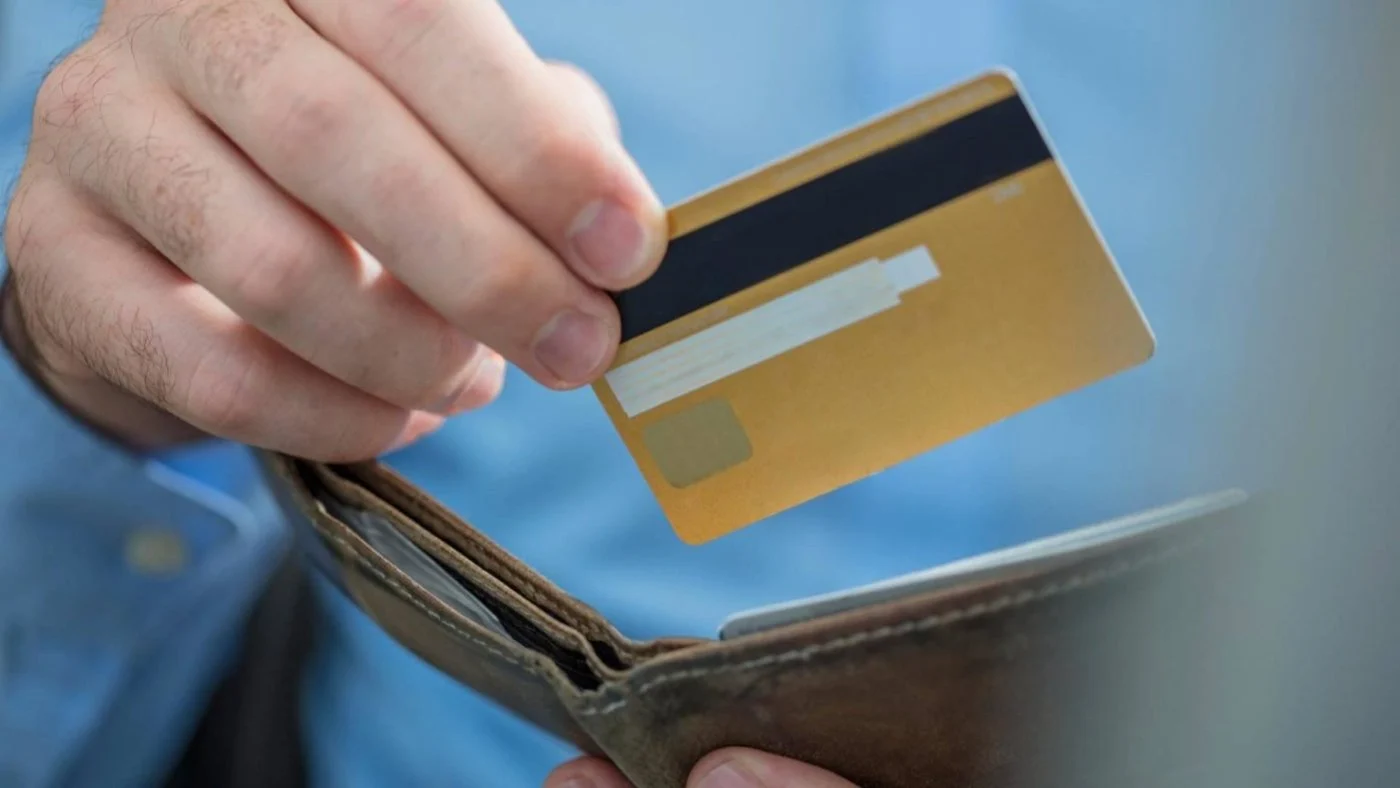 Ўзбекистонда банклар энди карталардаги маблағларни «нолгача» ечиб ололмайди