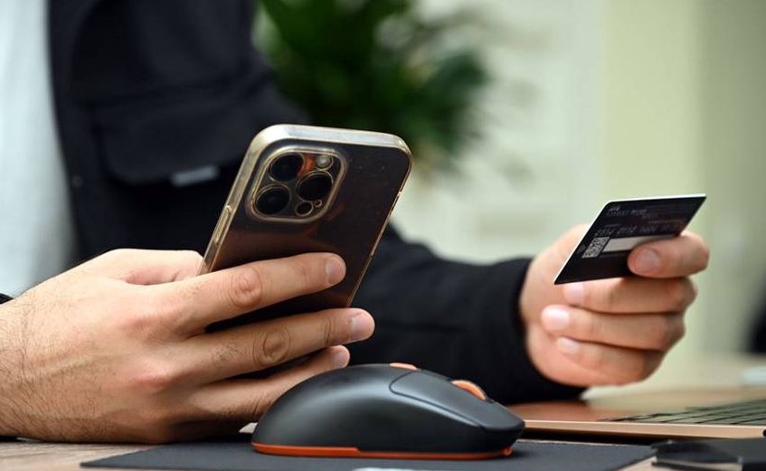 Ўзбекистонда банк карталари ва криптоҳамён маълумотларини бошқаларга берганлик учун жавобгарлик кучайтирилади