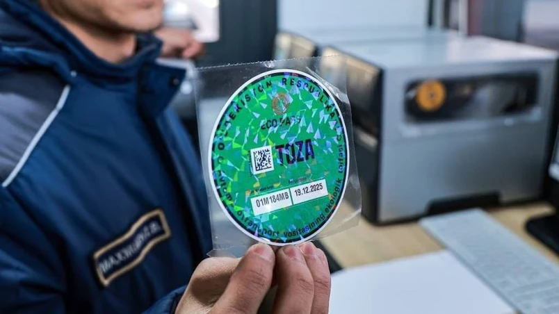 Тошкентдаги барча автомобиллар экостикер олади