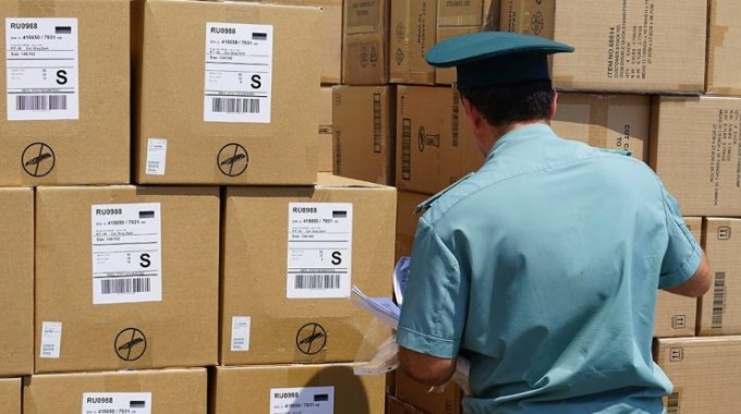 1 июлдан хориждан онлайн харид қилинган смартфон ва ноутбуклар учун 5 фоизли божхона тўлови тўланади