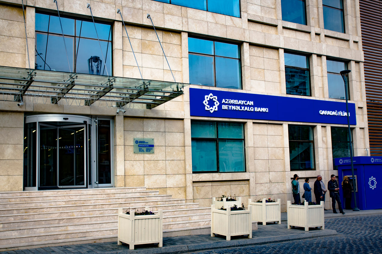 Озарбайжон Халқаро банки Davrbank’нинг назорат пакетини сотиб олмоқда